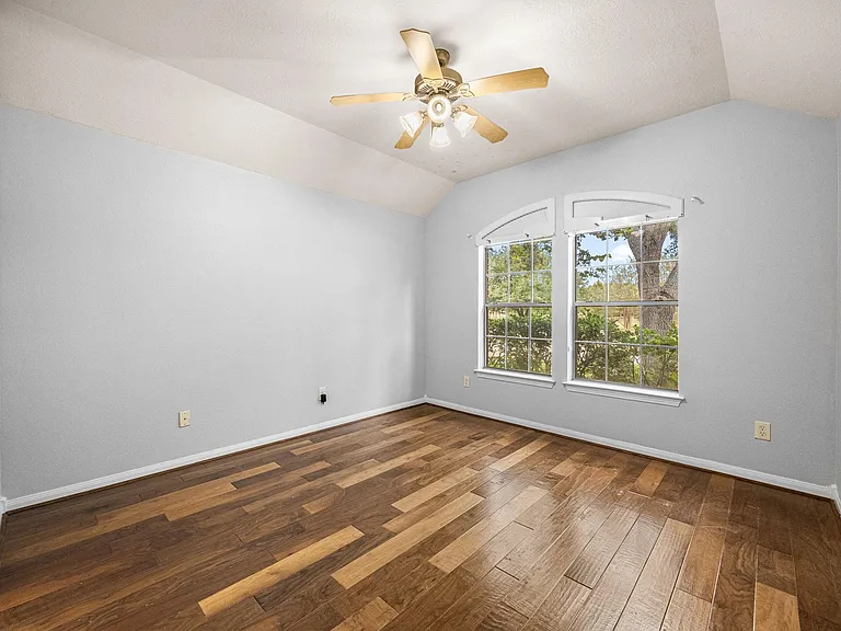 802 Floriencia St — Photo 30