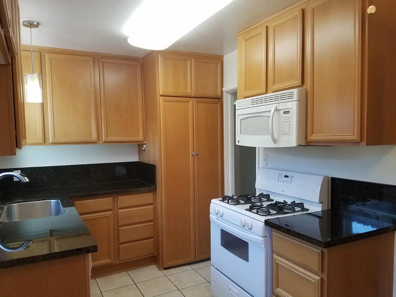 2 bed, 800 sqft, $2,800 — Photo 3