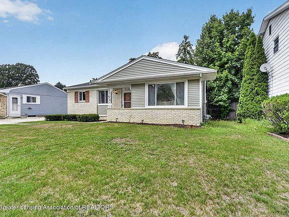 4th image of 2132 Holly Way