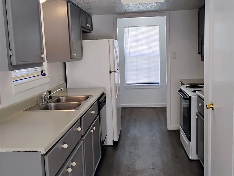 209 Orchard St — Photo 6