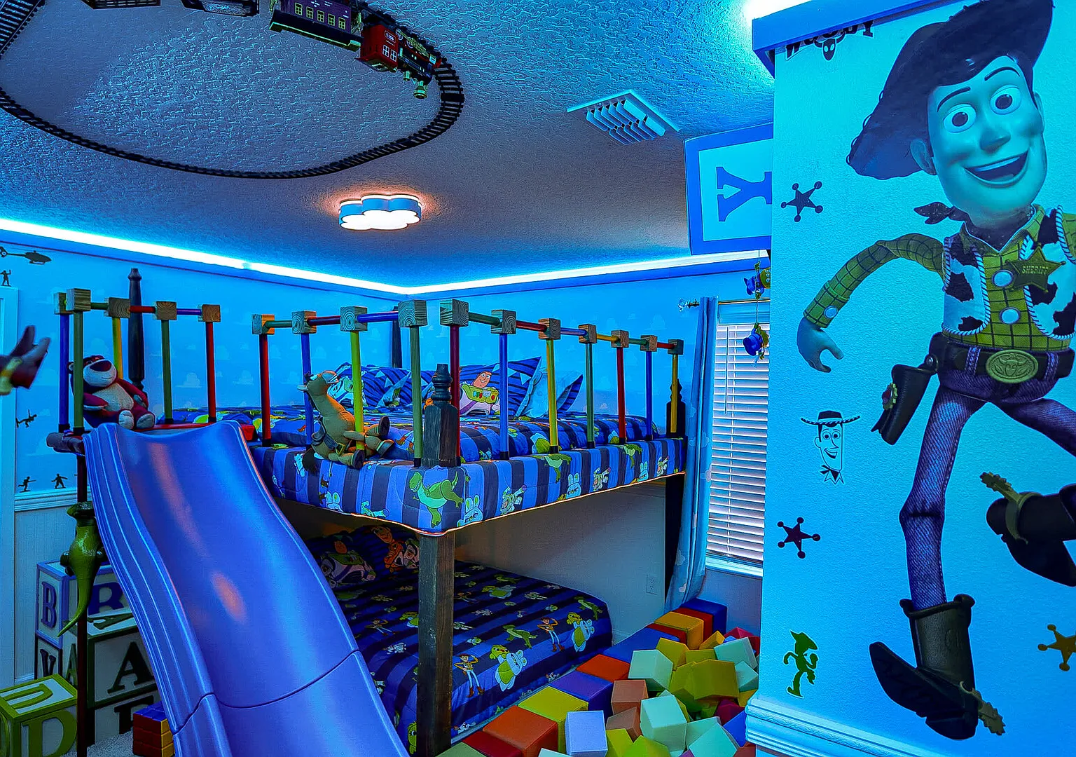 Epic 10BR Solara Retreat, Themed Fun & Pool — Photo 2