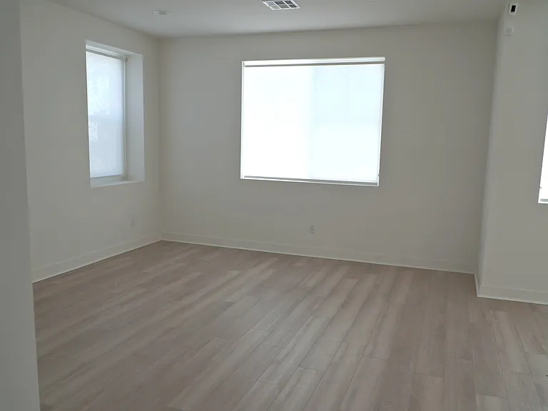 4260 S Crisanta Privado — Photo 11