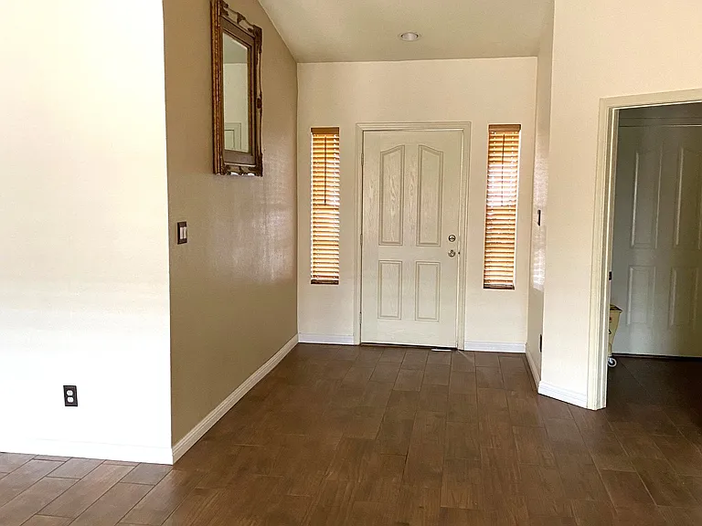 3935 W 20th Ln — Photo 2