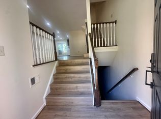 18 Carriage House Cres, Alexandria, VA 22304