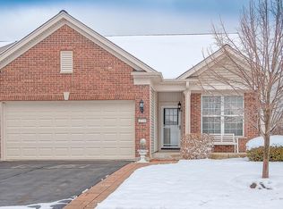 2773 Beacon Point Cir, Elgin, IL 60124