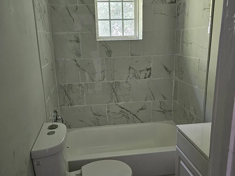 240 W 17th St — Photo 5