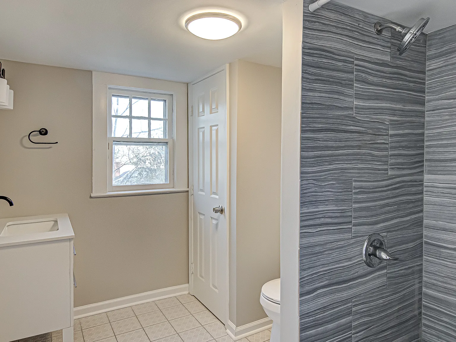 7 bed, $625 — Photo 4