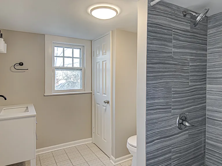 1240 E Sprague St #5 — Photo 4