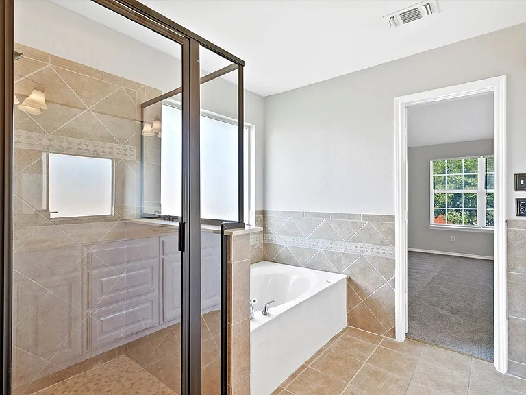 3803 Farmington Dr — Photo 20