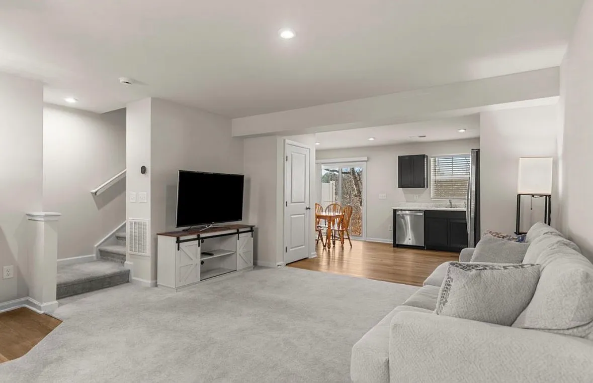 325 Cinerea Way — Photo 2