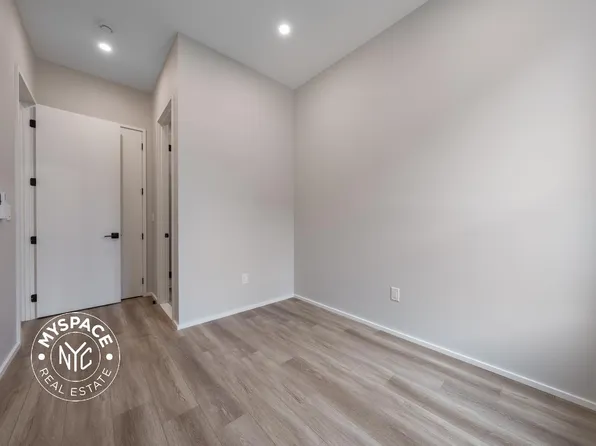 461 Myrtle Avenue image 7 of 13