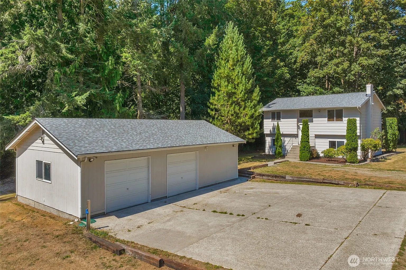 8121 Wayne Avenue photo 1