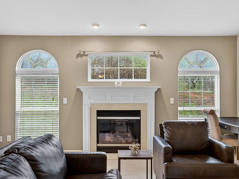 27 Crimson Leaf Ct — Photo 8