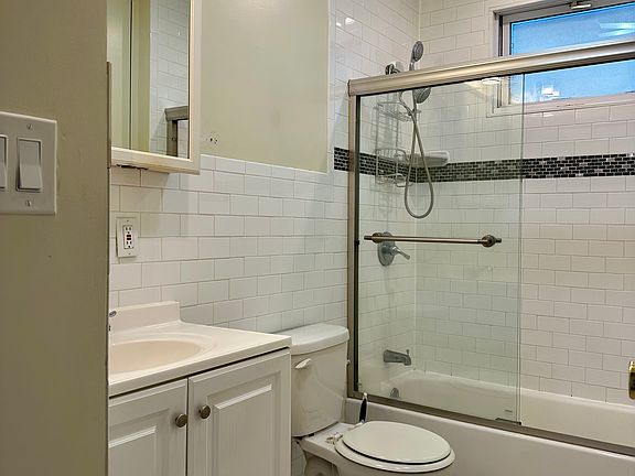 2nd image of 722-724 Van Buren Ave #1