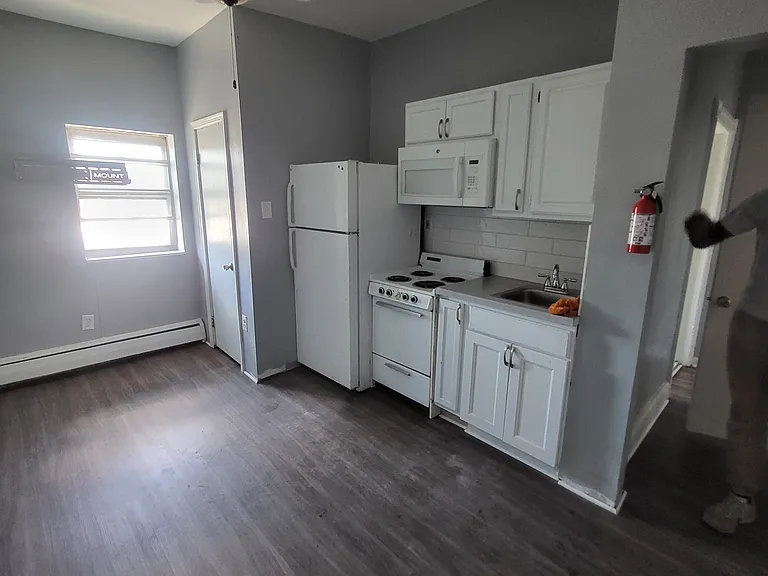 1200 E 9th St #302 — Photo 2