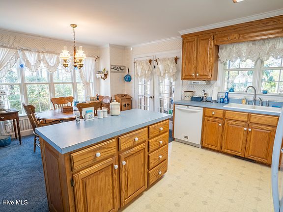 5th image of 407 Loma Linda Drive