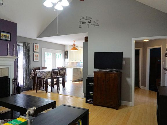 5th image of 5101 Beaver Dam Ln