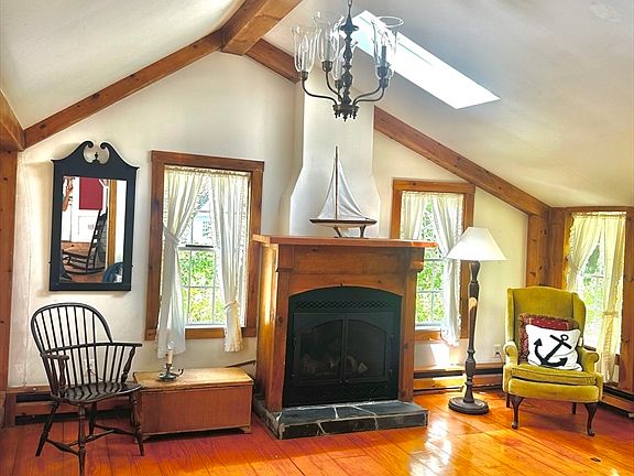 5th image of 1015 Hortonville Rd