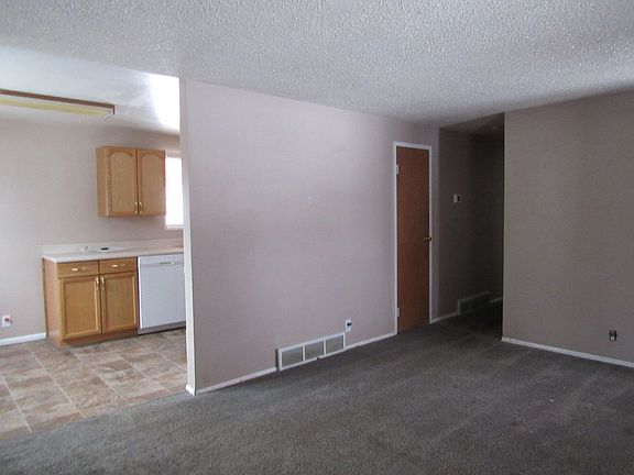 5th image of 1724 Laramie Ave