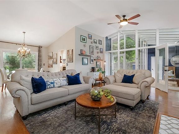 3rd image of 1814 Palm Ln