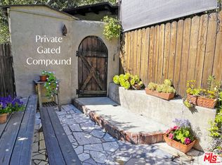 10211 Seabury Ln, Los Angeles, CA 90077