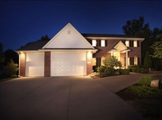 16735 Jackson St, Omaha, NE 68118