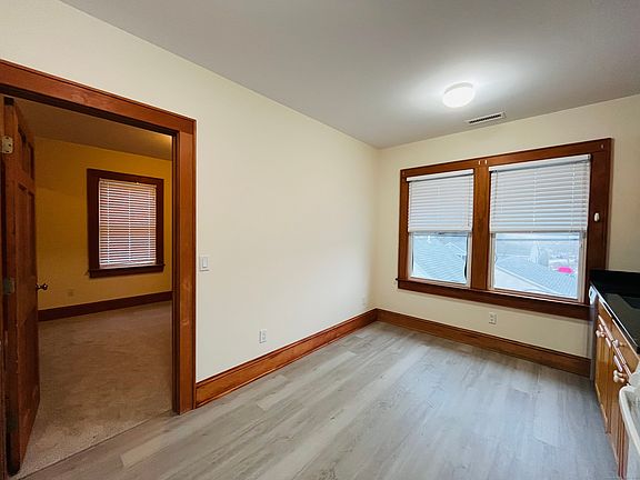 4th image of 18 Grand St