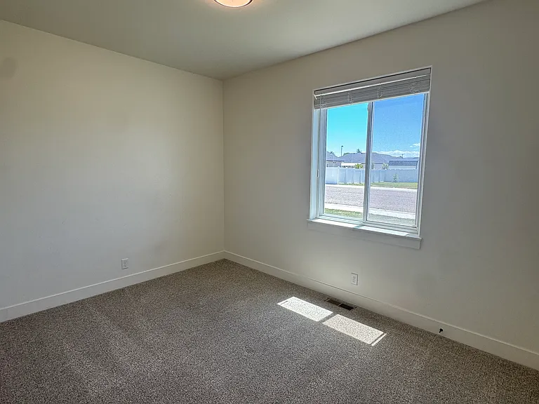 1116 Jade Dr — Photo 6