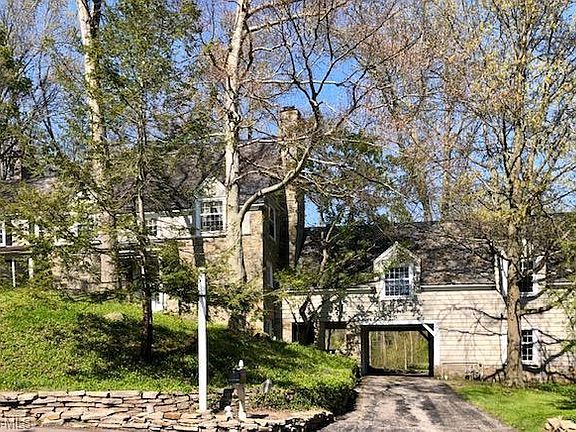 3rd image of 659 Chagrin River Rd