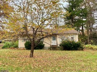 54 Cooper Rd, Oak Ridge, NJ 07438