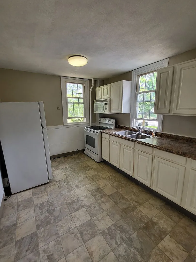 363 Waterman Avenue — Photo 2