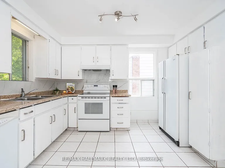 104 Highland Park Blvd — Photo 16