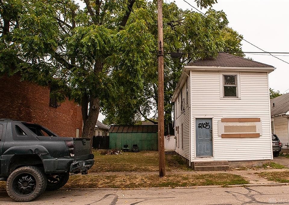 2nd image of 2105 Woodlawn Ave