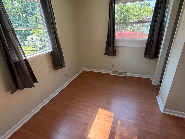 321 S Clemens Ave — Photo 14