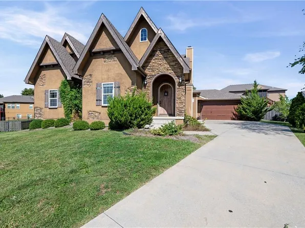 1302 Aberdeen Cir, Raymore, MO 64083