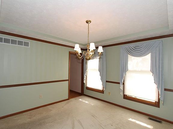 3rd image of 879 Stonebridge Dr