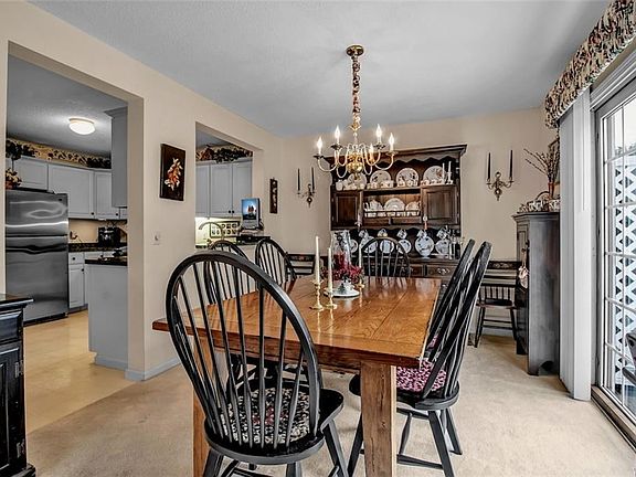 4th image of 704 Forest Edge Dr