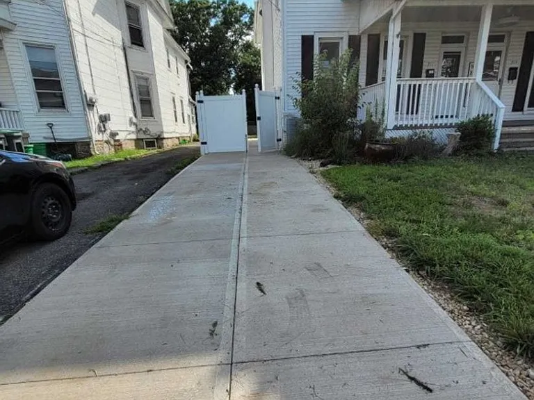 211-213 Montgomery Ave — Photo 2