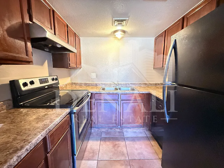 2804 N 43rd Ave #D — Photo 8