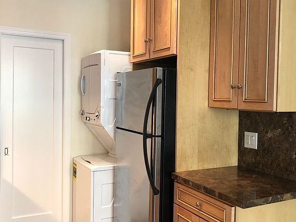 3rd image of 30 Montgomery Pl APT 3