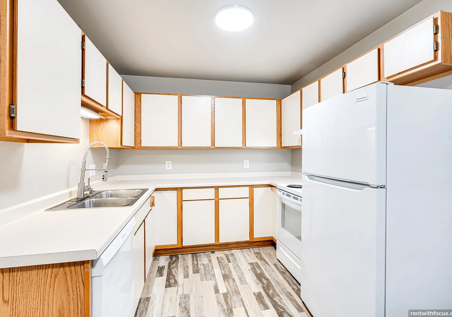 Lincoln Ridge — Photo 1