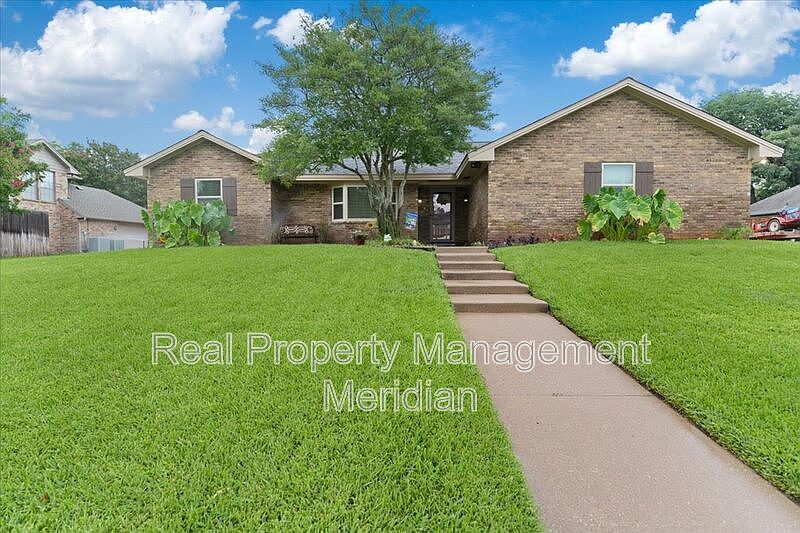 1st image of 20 Timberline Dr