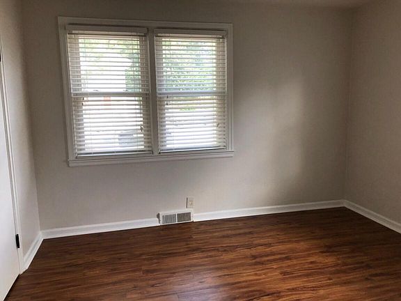 4th image of 6415 Parker St