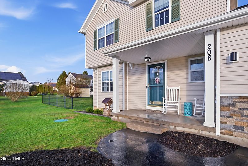 5th image of 208 Springdale Way