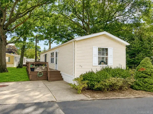 37 Hubbard #39, Riverhead, NY 11901
