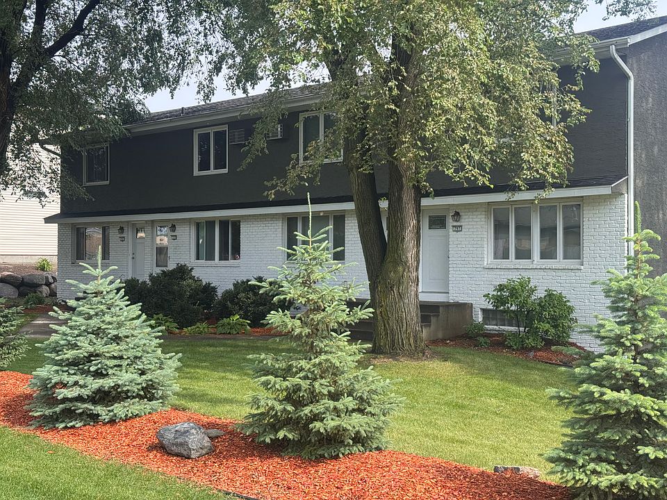 Front of the 4-unit townhouse building. The unit currently for rent is the end unit on the left.