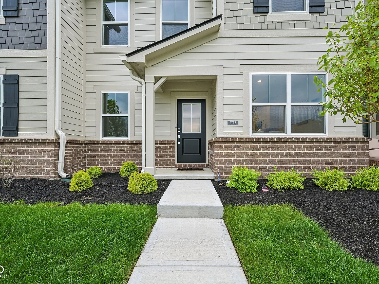 3 bed, 2.5 bath, 1816 sqft, $2,400 — Photo 4