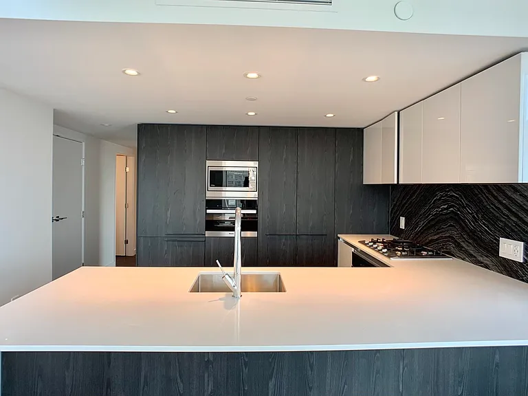 1111 Richards St — Photo 17