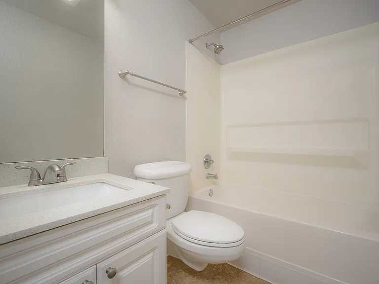 Breakwater 3 Bed, Bathroom Breakwater 3 Bed, Bathroom
