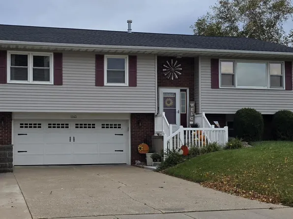 1145 N 14th St, Clinton, IA 52732